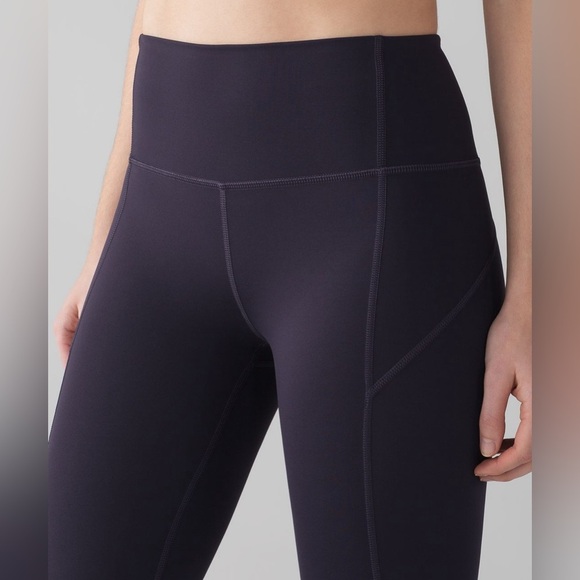 Lululemon Anew Crop (21") in Black Grape Size 6. - Picture 12 of 16